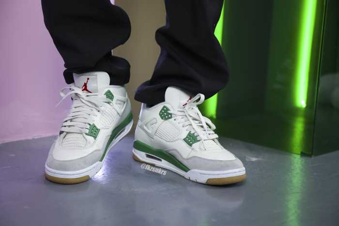 US Warehouse: Nike SB x Air Jordan 4 “Pine Green” 2023 ( A1)
