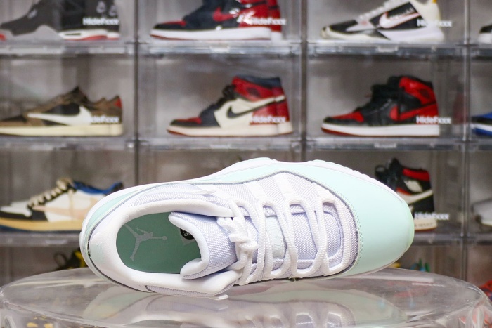 Jordan 11 Retro Low  Igloo  WMNS 2025