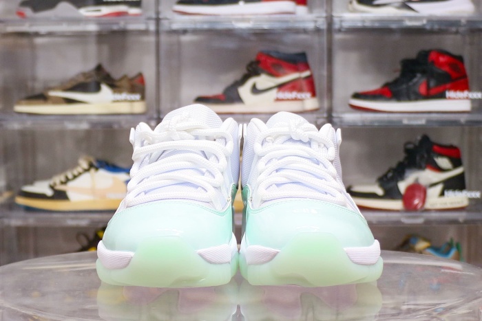 Jordan 11 Retro Low  Igloo  WMNS 2025