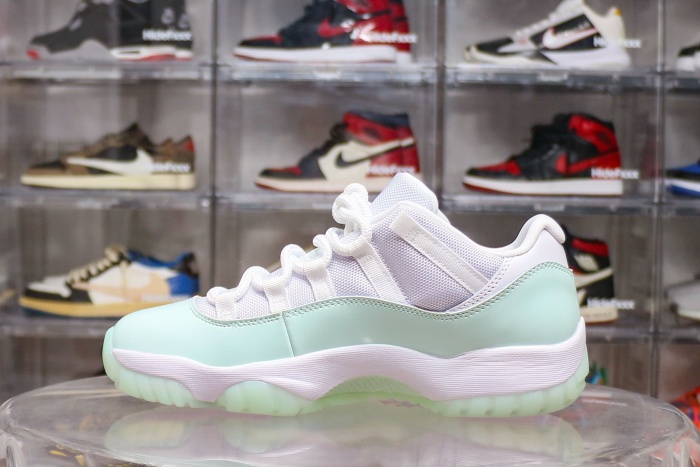 Jordan 11 Retro Low  Igloo  WMNS 2025