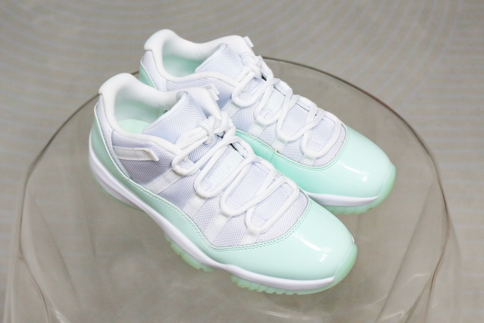 Jordan 11 Retro Low  Igloo  WMNS 2025