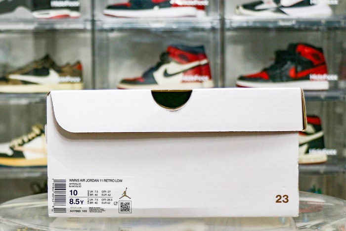 Jordan 11 Retro Low  Igloo  WMNS 2025