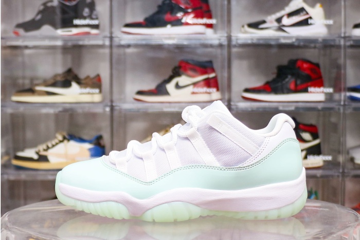 Jordan 11 Retro Low  Igloo  WMNS 2025