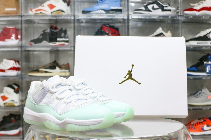 Jordan 11 Retro Low  Igloo  WMNS 2025