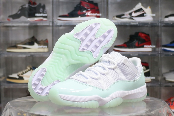 Jordan 11 Retro Low  Igloo  WMNS 2025