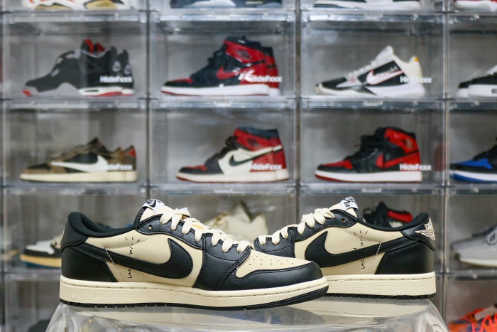 Travis Scott x Air Jordan 1 Retro Low OG Pale Vanilla  Custom