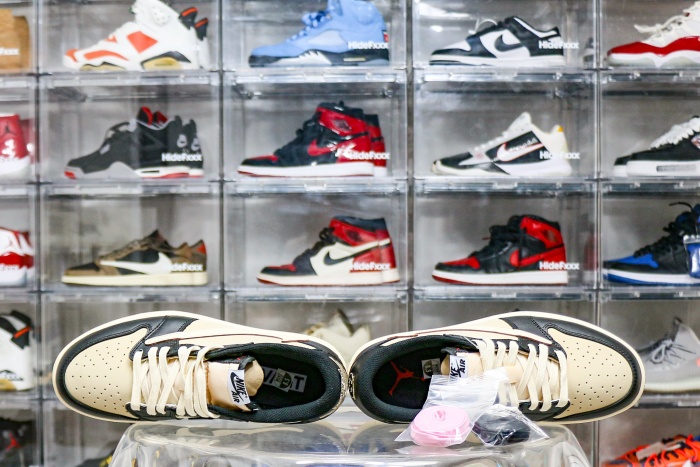 Travis Scott x Air Jordan 1 Retro Low OG Pale Vanilla  Custom