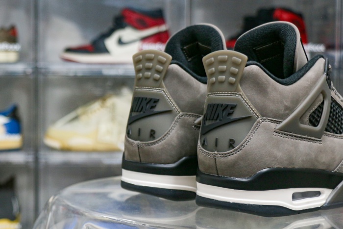 Jordan 4 Retro  Cave Stone  2025 (LN5 A1 Batch)