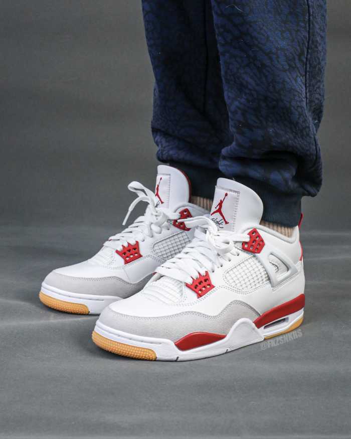 Nike SB x Air Jordan 4  Varsity Red  is a Family & Friends (LN5 A1 Batch)