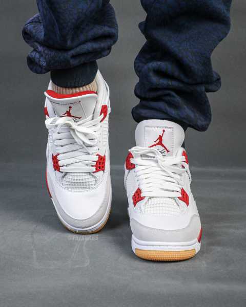 Nike SB x Air Jordan 4  Varsity Red  is a Family & Friends （A1）