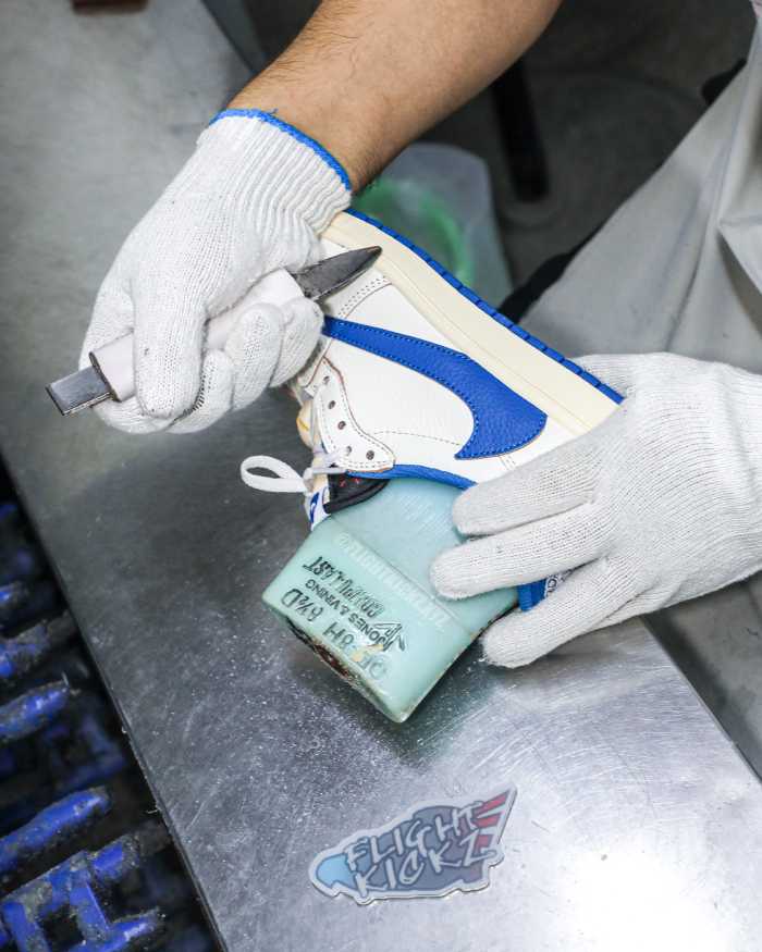 Travis Scott x Fragment x Air Jordan 1 Low OG (Ln5 A1)