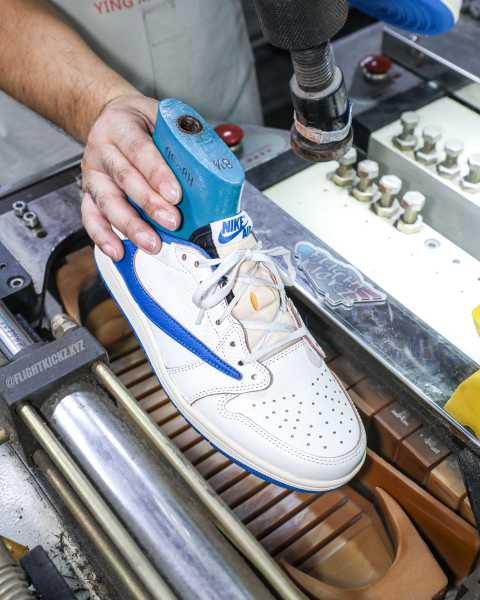 Travis Scott x Fragment x Air Jordan 1 Low OG （A1）