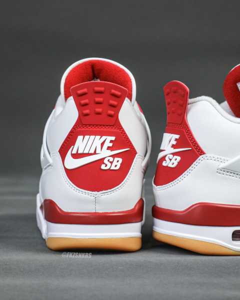 Nike SB x Air Jordan 4  Varsity Red  is a Family & Friends （A1）