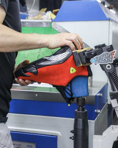 Air Jordan 14 Retro Ferrari 2025 （A1）