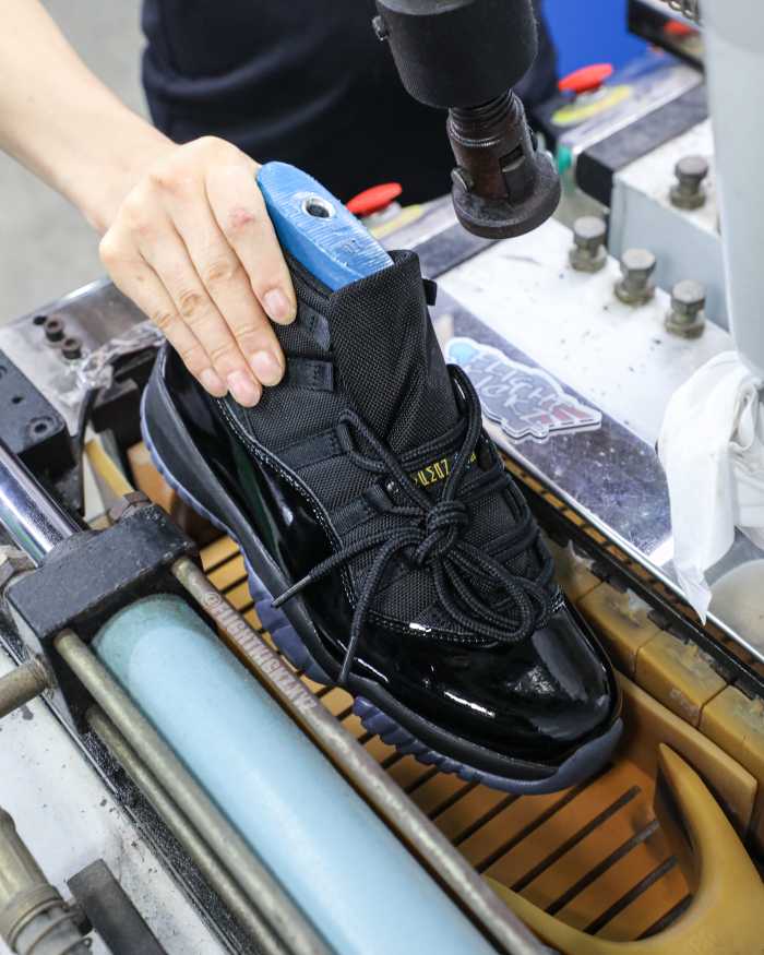 Air Jordan 11 Retro Gamma Blue 2025 (A1)