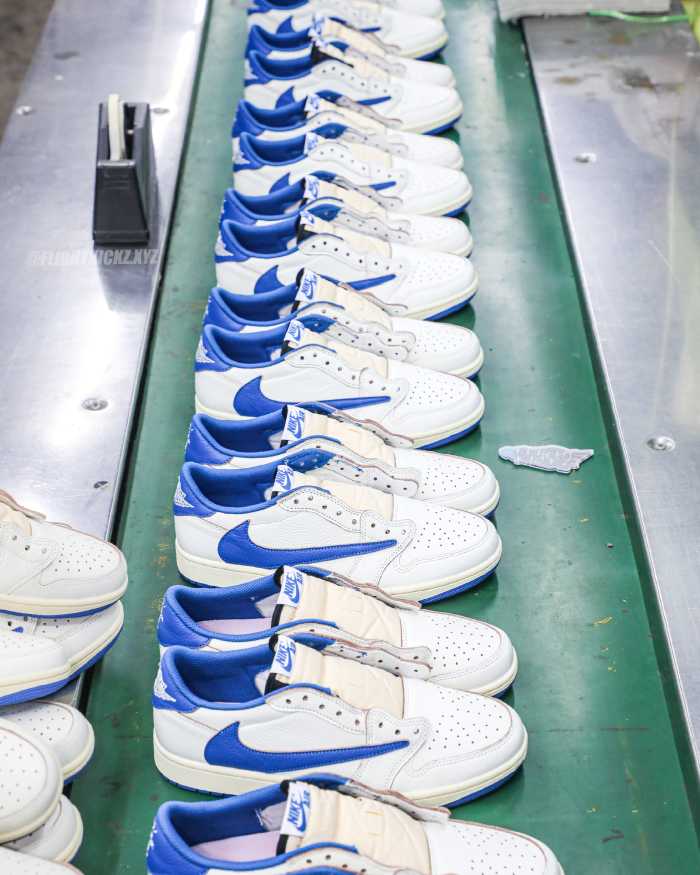 Travis Scott x Fragment x Air Jordan 1 Low OG (Ln5 A1)