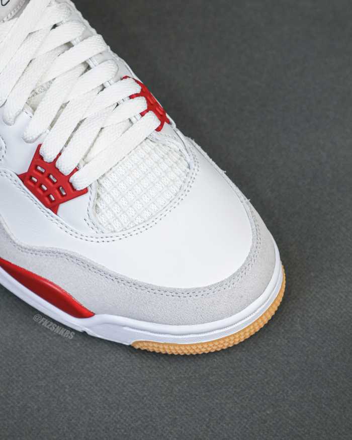 Nike SB x Air Jordan 4  Varsity Red  is a Family & Friends (LN5 A1 Batch)