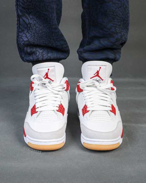 Nike SB x Air Jordan 4  Varsity Red  is a Family & Friends （A1）