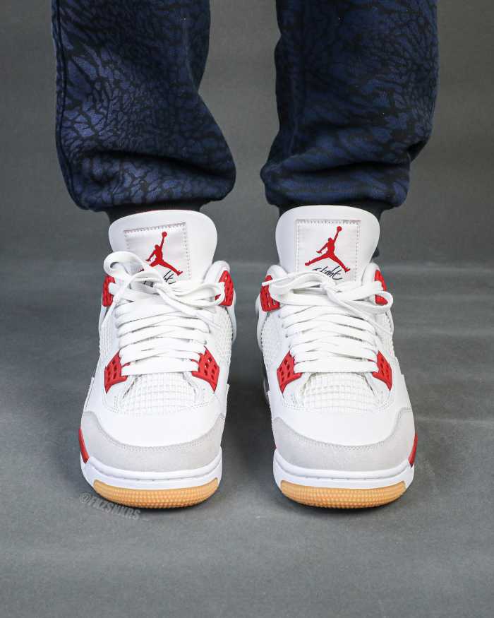 Nike SB x Air Jordan 4  Varsity Red  is a Family & Friends (LN5 A1 Batch)