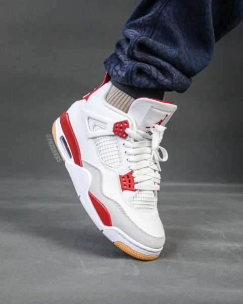 Nike SB x Air Jordan 4  Varsity Red  is a Family & Friends （A1）
