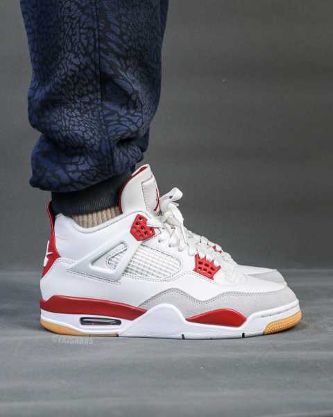 Nike SB x Air Jordan 4  Varsity Red  is a Family & Friends （A1）