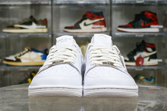 Travis Scott x Air  Jordan 1 Retro Low OG SP Michael Rubin White Party (Friends and Family)