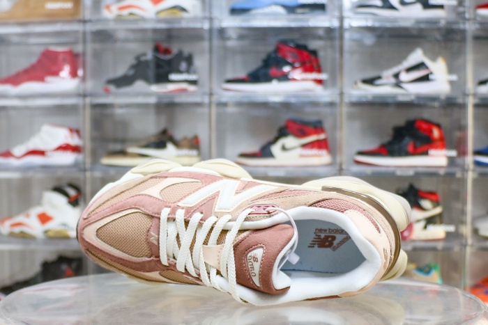 New Balance 9060 Sparrow Flat Taupe