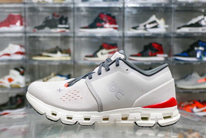 On Running Cloud X 4 Silver Flame