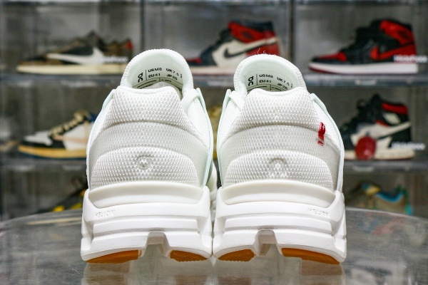 On Running Cloudswift Undyed