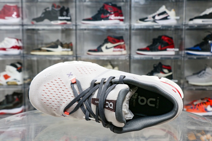 On Running Cloud X 4 Silver Flame