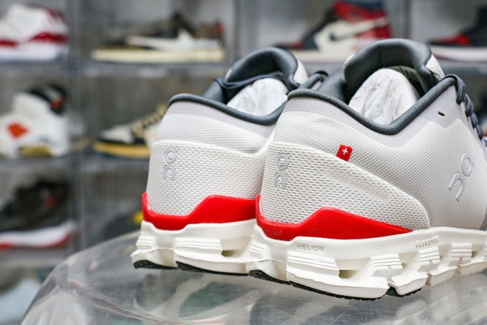 On Running Cloud X 4 Silver Flame