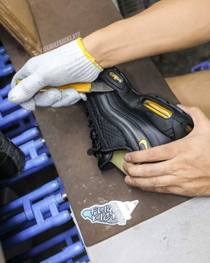 Corteiz X Air Max 95 SP Honey Blacks 2025