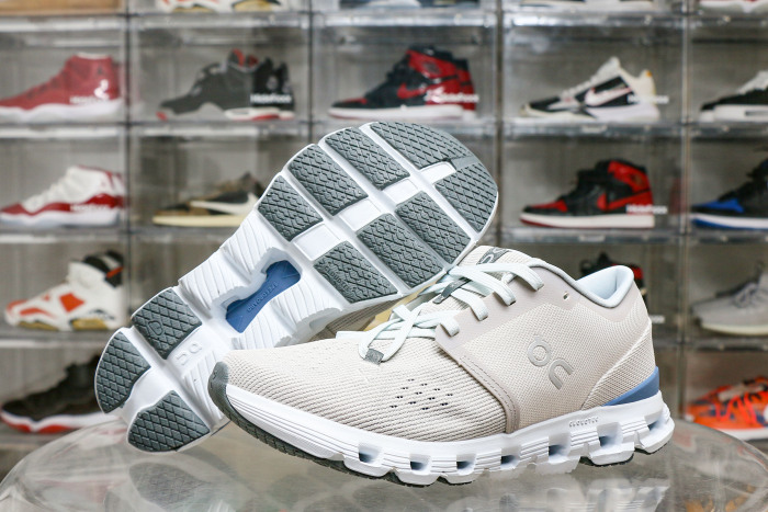 On Running Cloud X 4 Silver Chambray