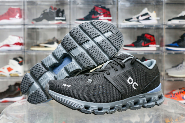 On Running Cloud X 4 Black Chambray