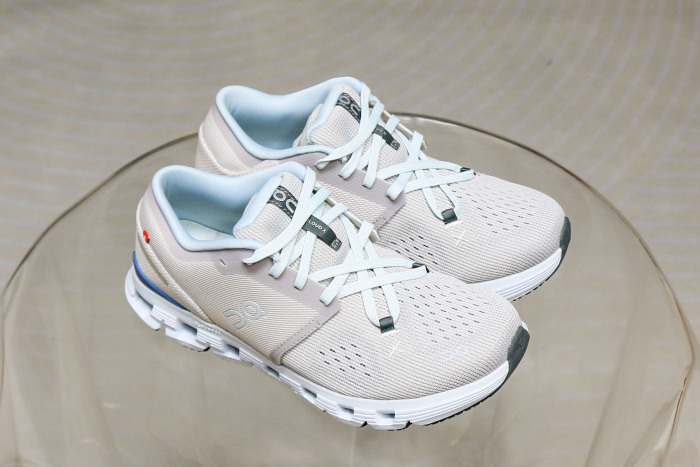 On Running Cloud X 4 Silver Chambray