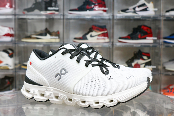 On Running Cloud X 4Ivory Black