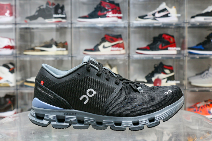 On Running Cloud X 4 Black Chambray