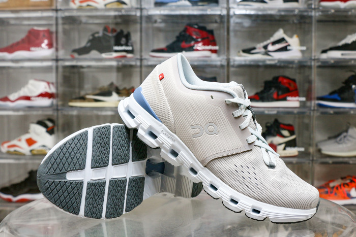 On Running Cloud X 4 Silver Chambray