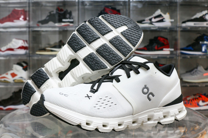 On Running Cloud X 4Ivory Black