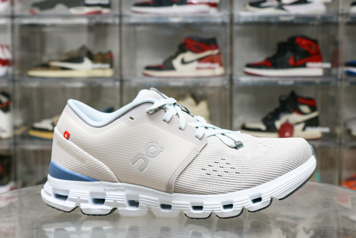 On Running Cloud X 4 Silver Chambray