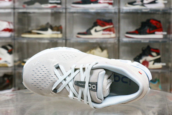 On Running Cloud X 4 Silver Chambray