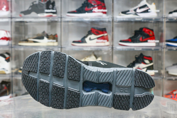 On Running Cloud X 4 Black Chambray