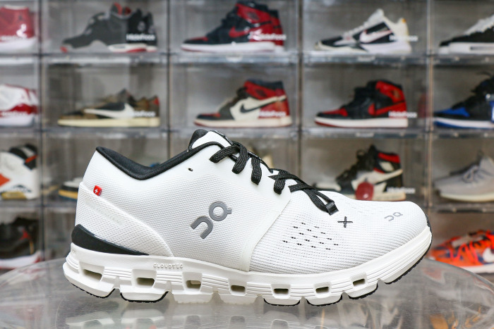 On Running Cloud X 4Ivory Black