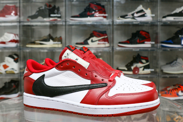 Travis Scott x Air Jordan 1 Retro Low  Chicago 