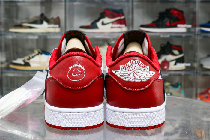 Travis Scott x Air Jordan 1 Retro Low  Chicago 