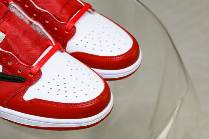 Travis Scott x Air Jordan 1 Retro Low  Chicago 