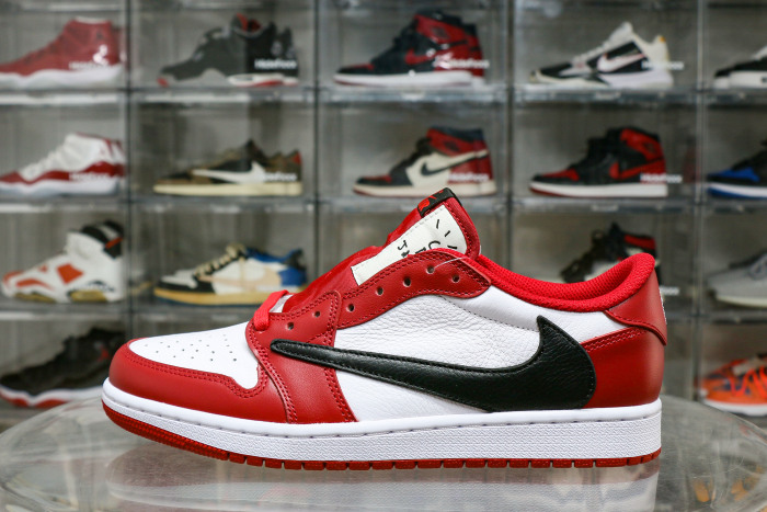 Travis Scott x Air Jordan 1 Retro Low  Chicago 