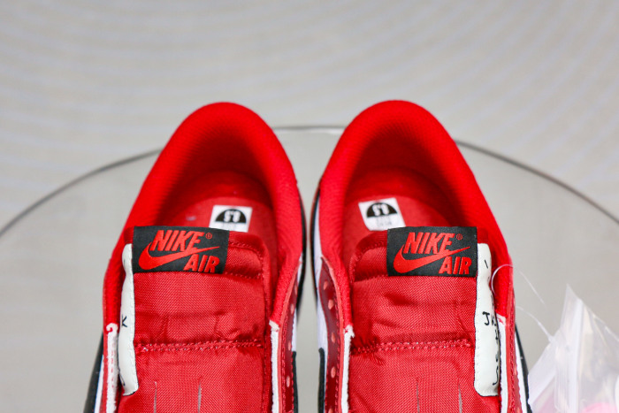 Travis Scott x Air Jordan 1 Retro Low  Chicago 