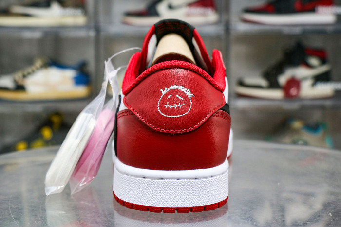 Travis Scott x Air Jordan 1 Retro Low  Chicago 