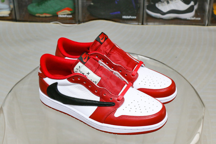 Travis Scott x Air Jordan 1 Retro Low  Chicago 